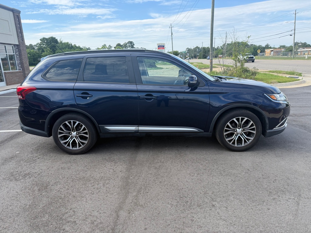 Photo 4 of this MITSUBISHI OUTLANDER