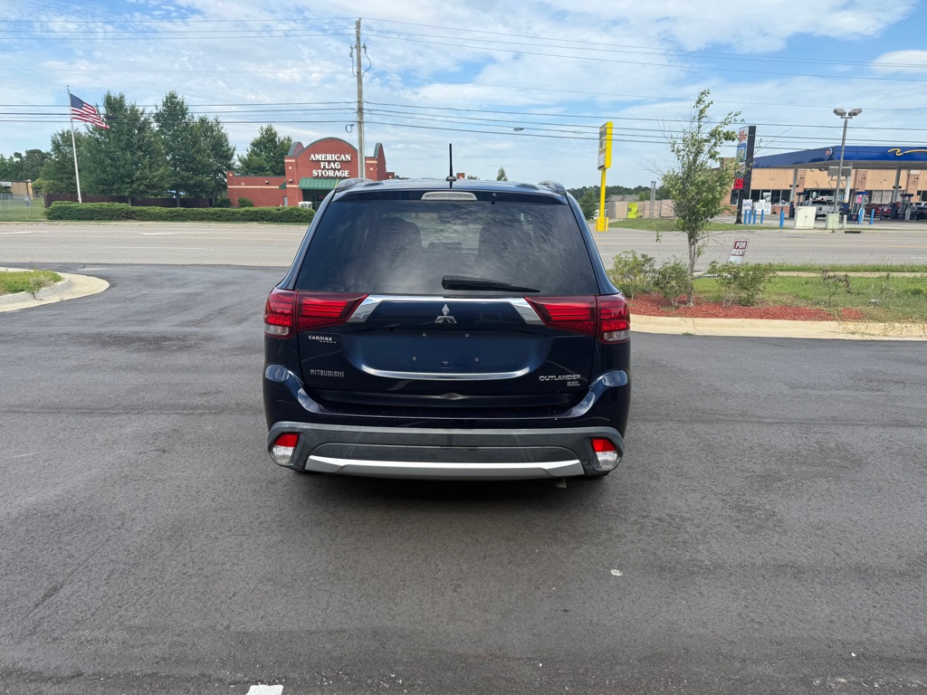 Photo 6 of this MITSUBISHI OUTLANDER