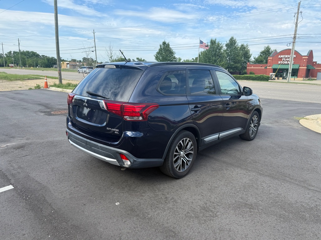Photo 5 of this MITSUBISHI OUTLANDER
