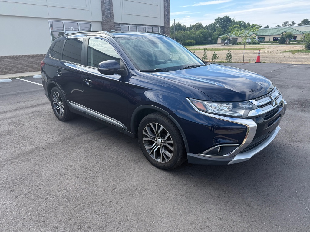 Photo 3 of this MITSUBISHI OUTLANDER