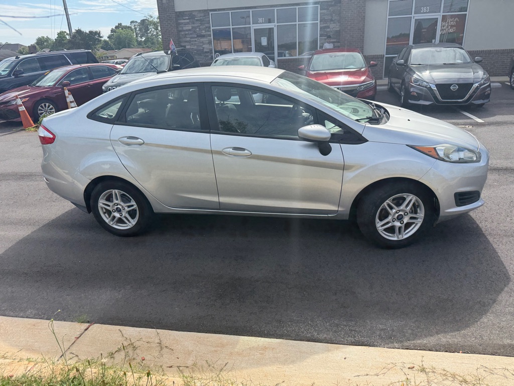 Photo 4 of this FORD FIESTA