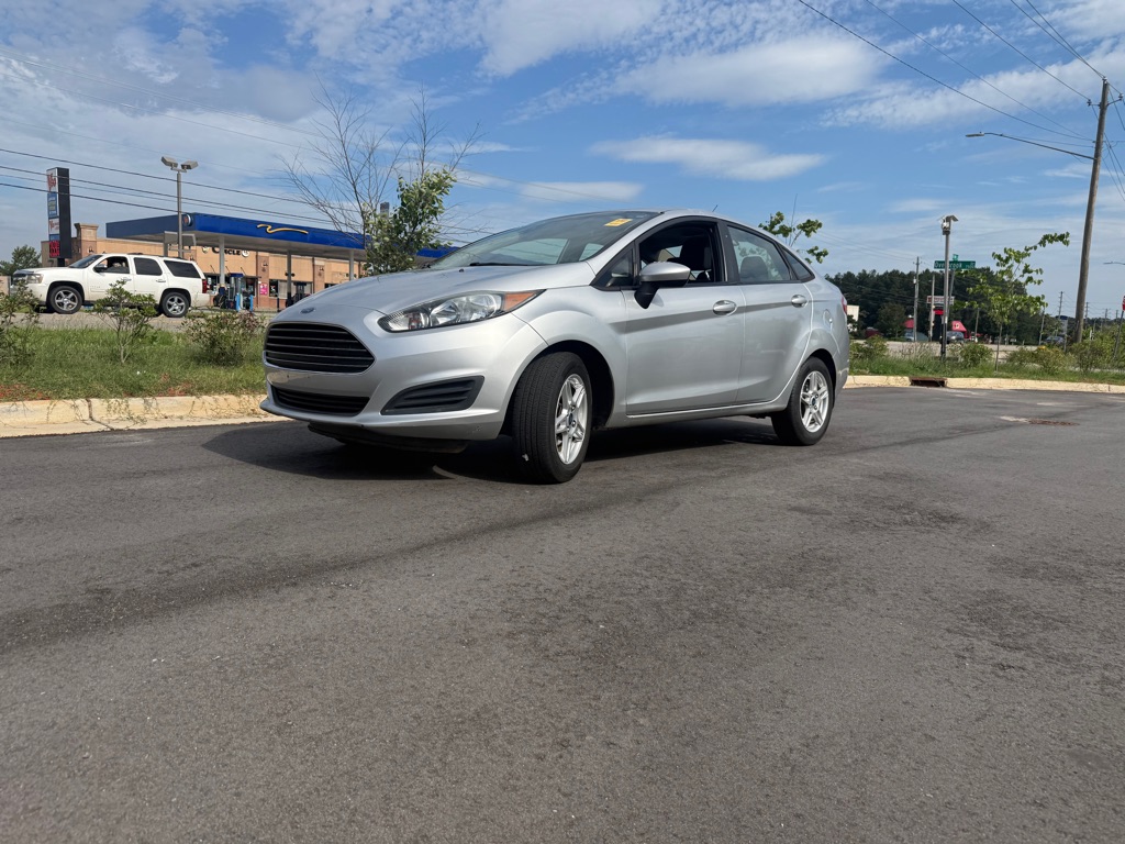 Photo 3 of this FORD FIESTA