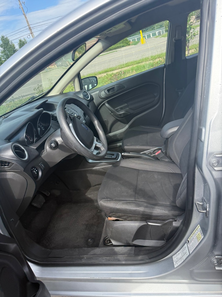 Photo 9 of this FORD FIESTA