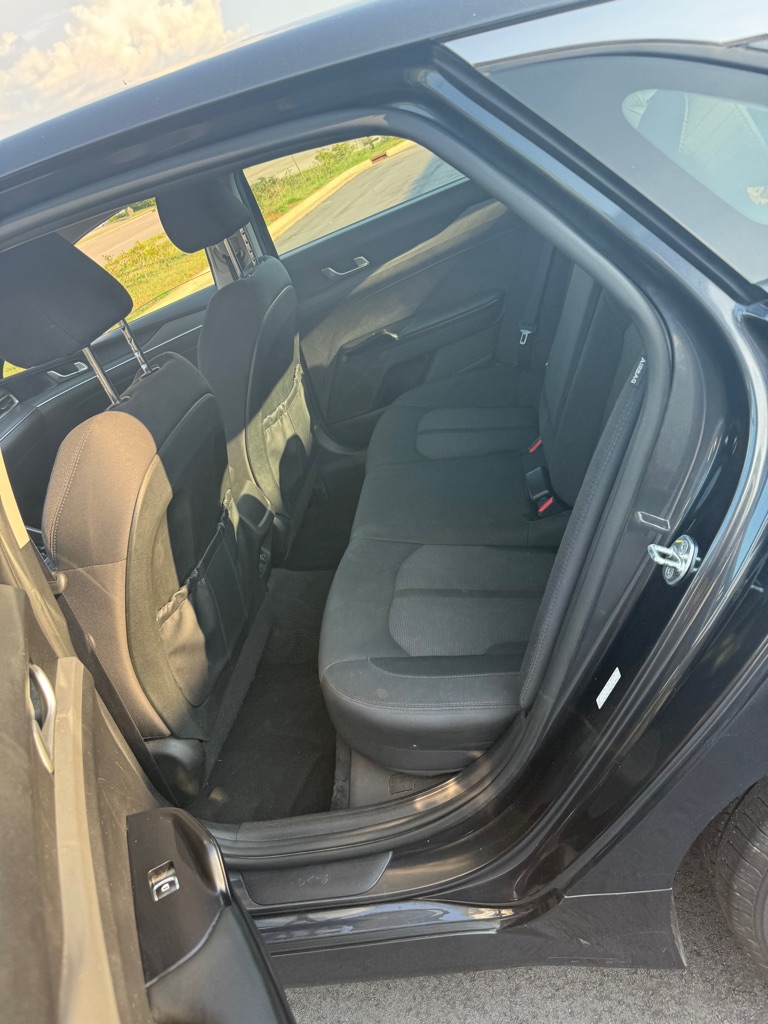 Photo 9 of this KIA K5