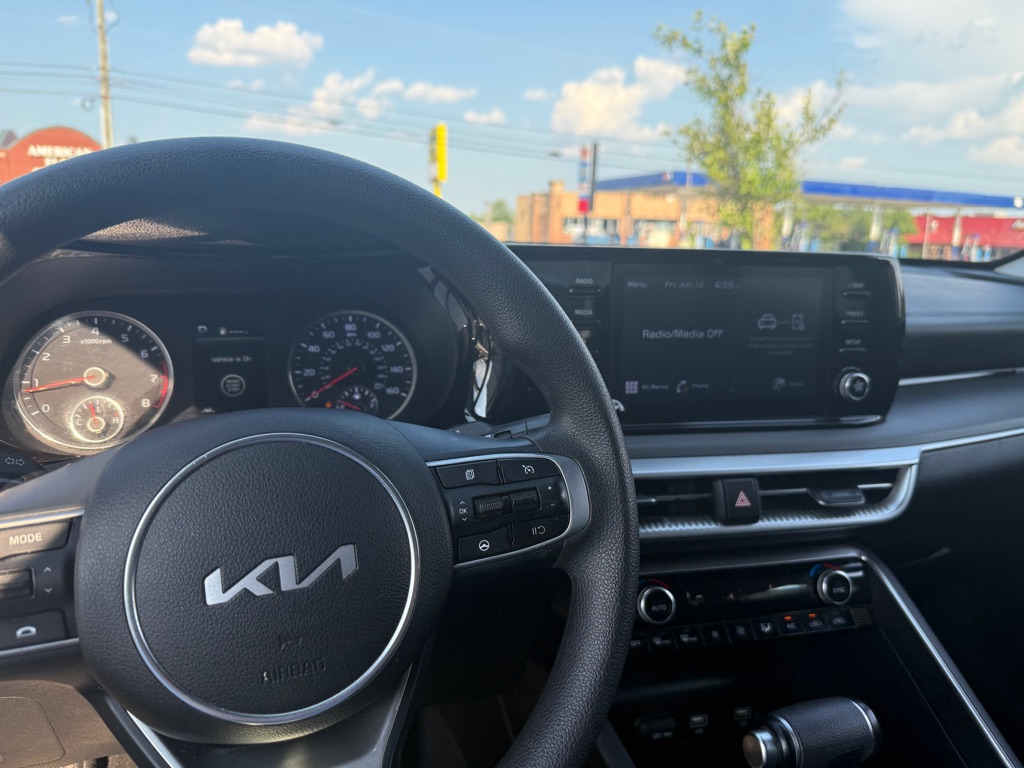 Photo 10 of this KIA K5