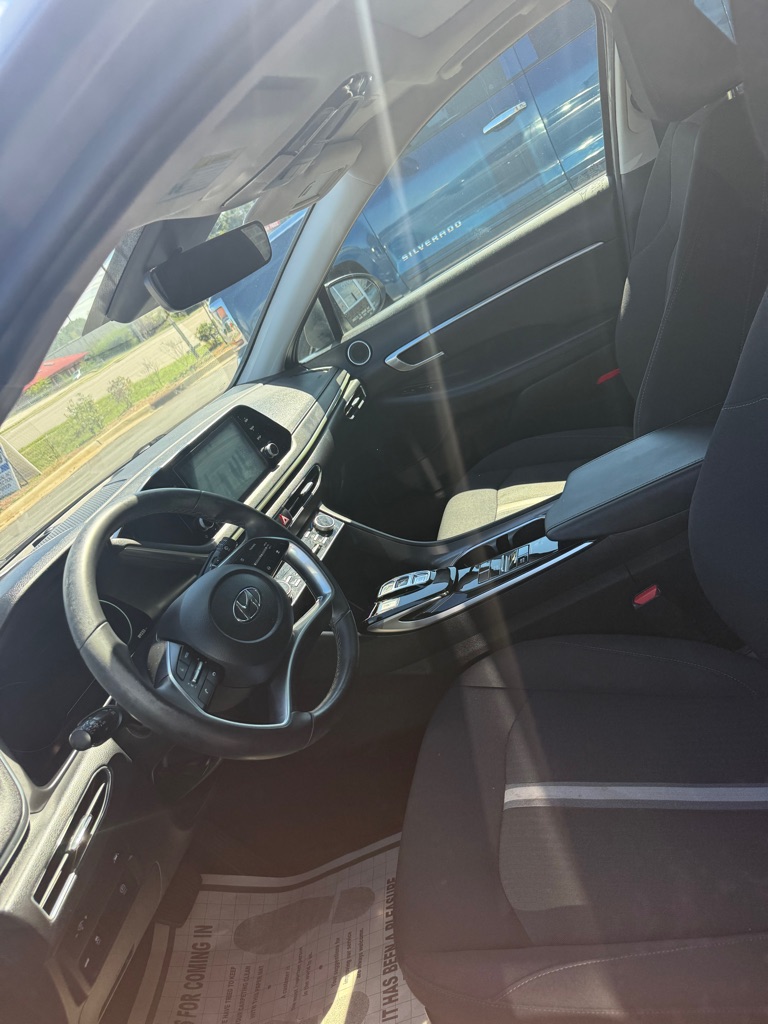 Photo 9 of this HYUNDAI SONATA