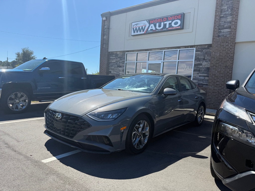 Photo 8 of this HYUNDAI SONATA