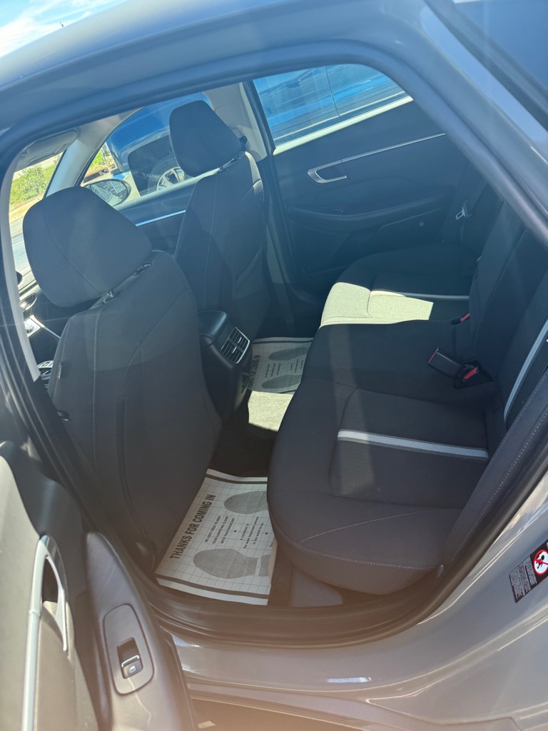 Photo 13 of this HYUNDAI SONATA