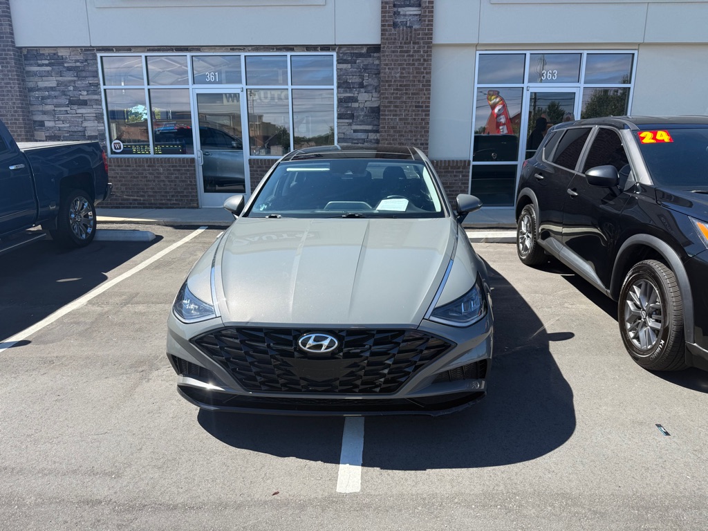 Photo 2 of this HYUNDAI SONATA