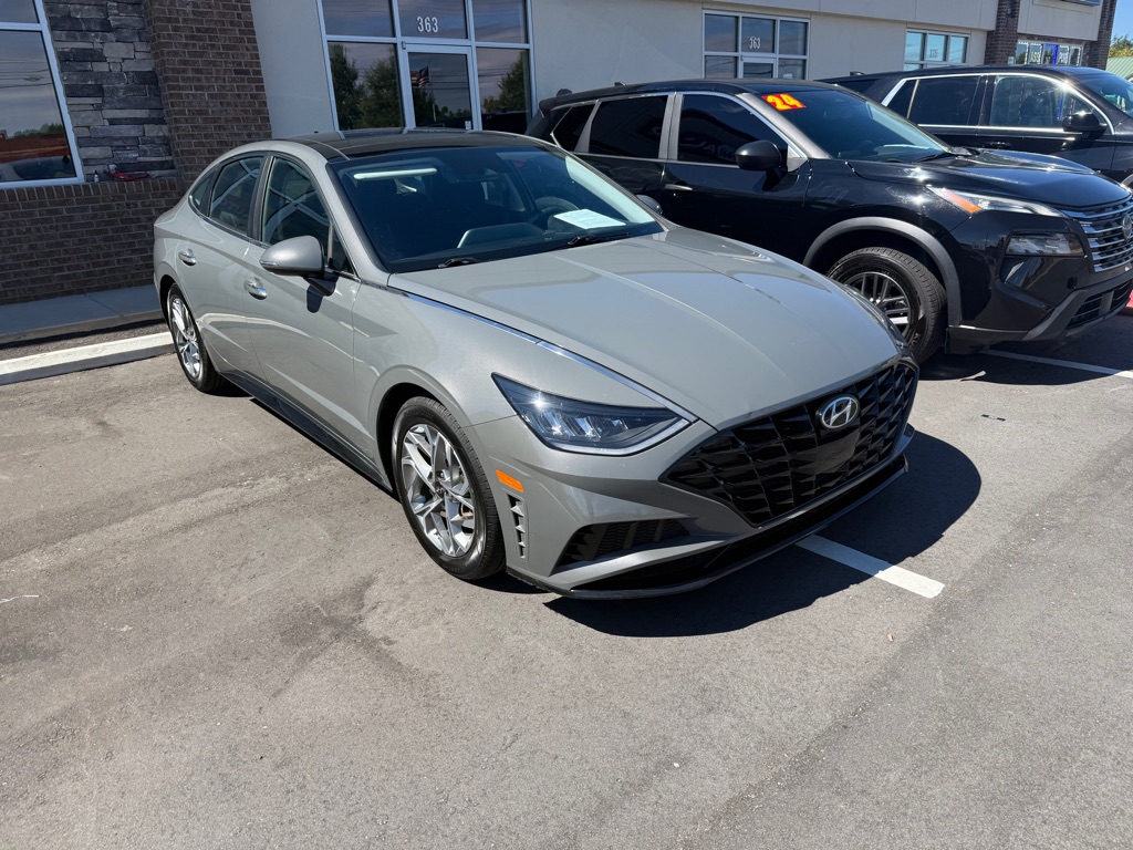 Photo 3 of this HYUNDAI SONATA