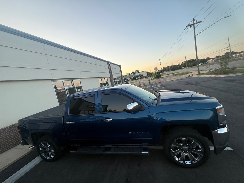 Photo 4 of this CHEVROLET SILVERADO 1500