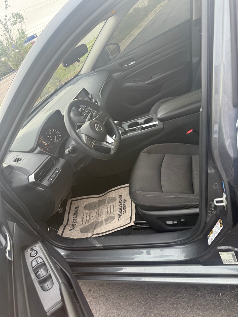Photo 12 of this NISSAN ALTIMA