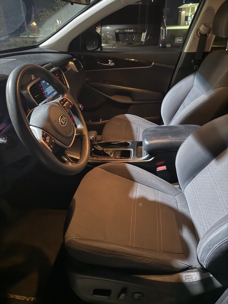 Photo 18 of this KIA SORENTO