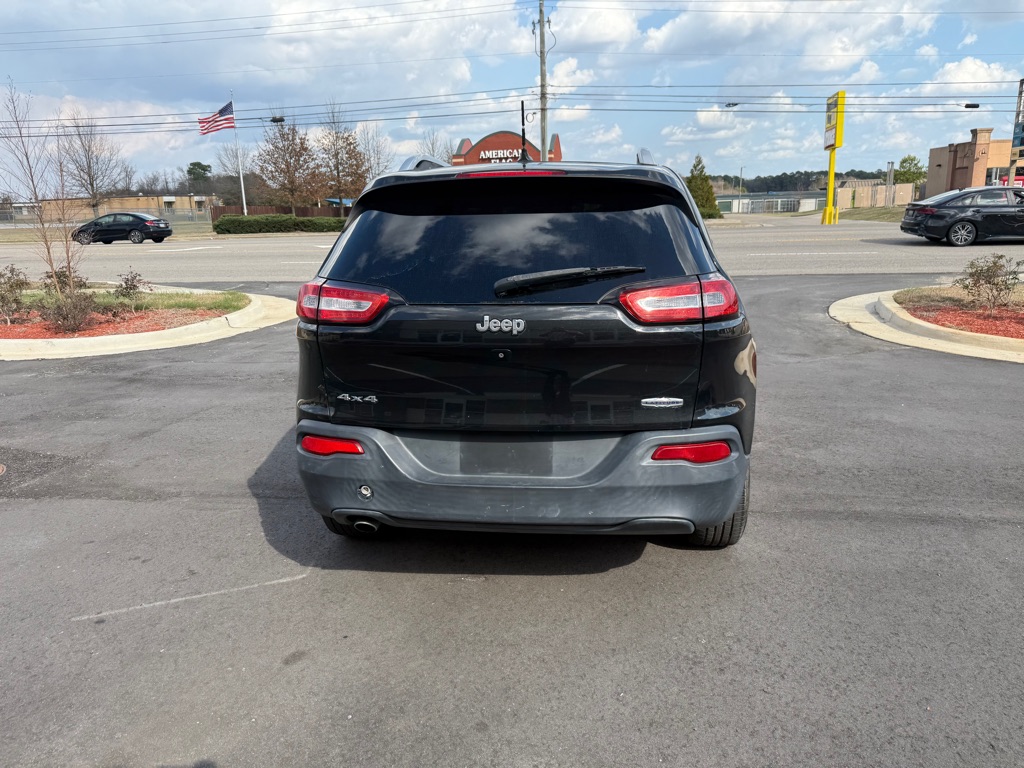 Photo 4 of this JEEP CHEROKEE