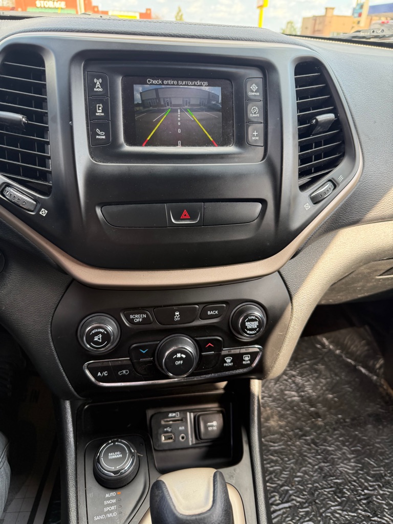 Photo 8 of this JEEP CHEROKEE