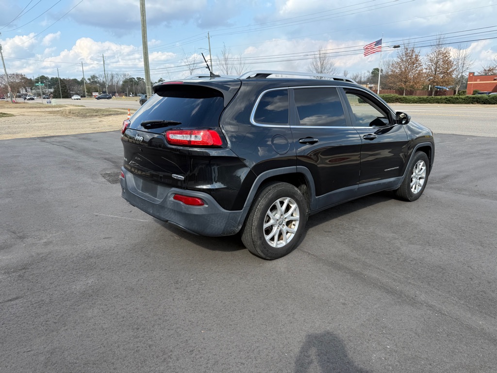 Photo 3 of this JEEP CHEROKEE