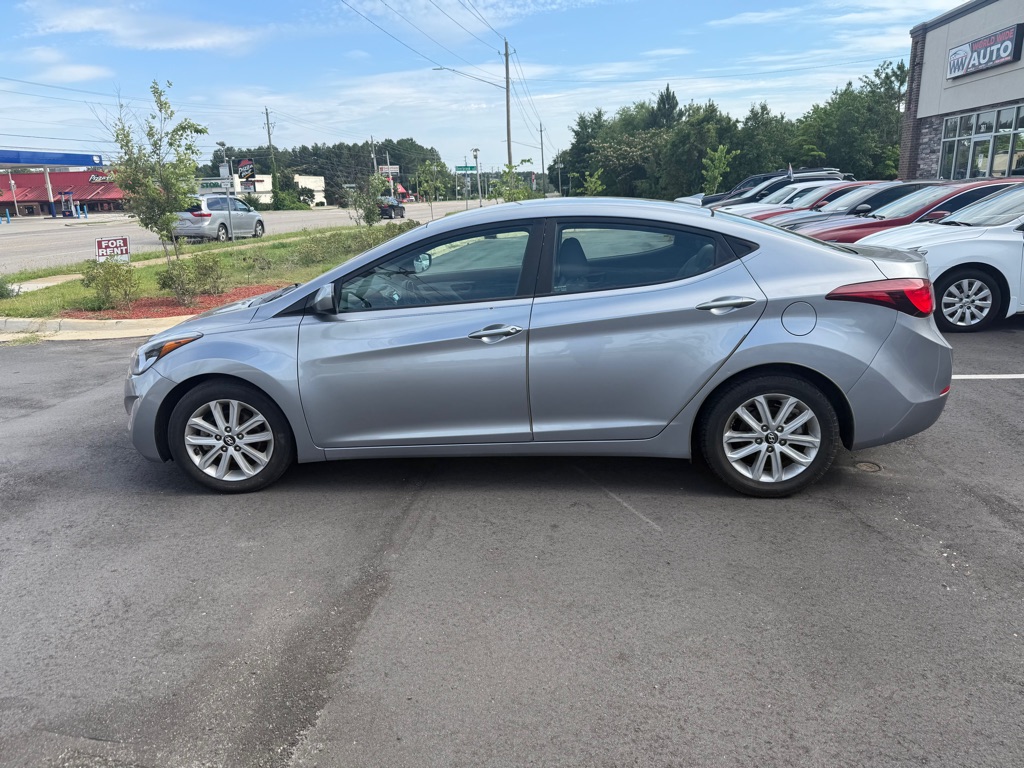 Photo 19 of this HYUNDAI ELANTRA