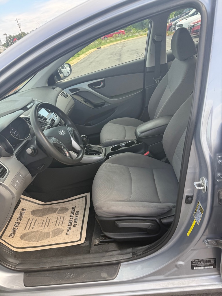 Photo 21 of this HYUNDAI ELANTRA