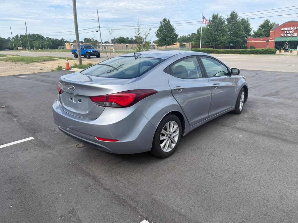 Photo 16 of this HYUNDAI ELANTRA
