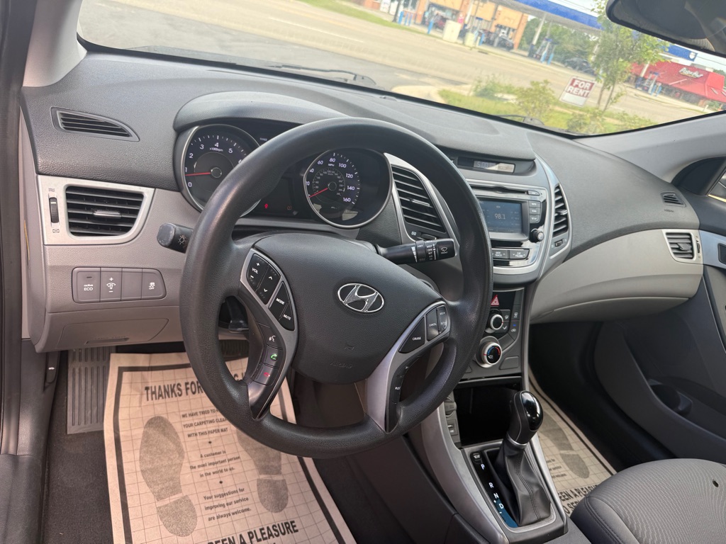 Photo 20 of this HYUNDAI ELANTRA
