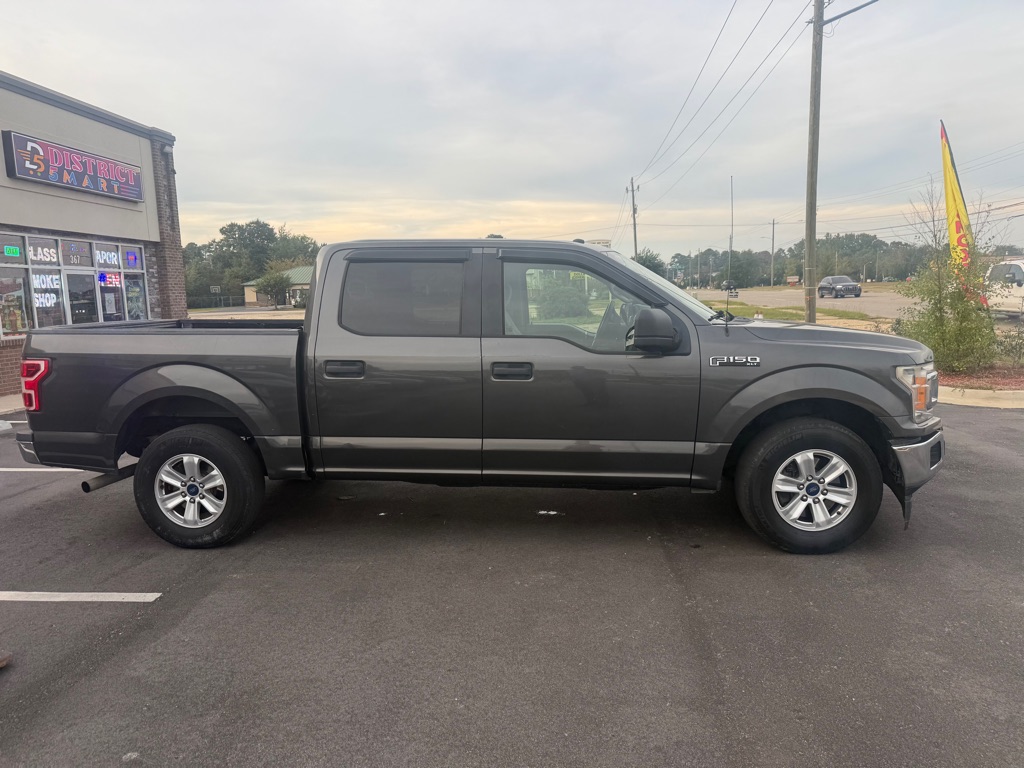 Photo 4 of this FORD F150