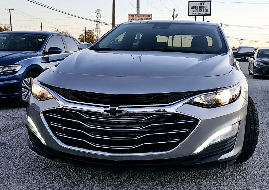 2024 Chevrolet Malibu 1LT photo 2
