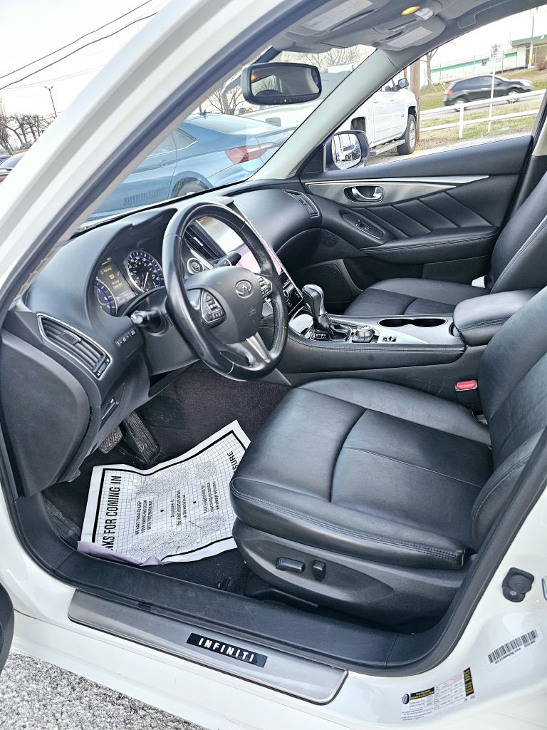 Photo 11 of this INFINITI Q50