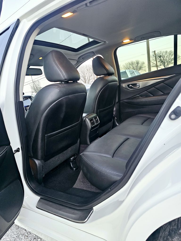Photo 13 of this INFINITI Q50