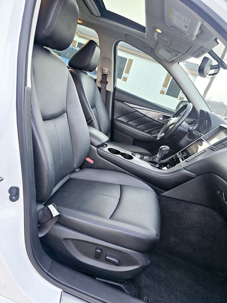 Photo 16 of this INFINITI Q50