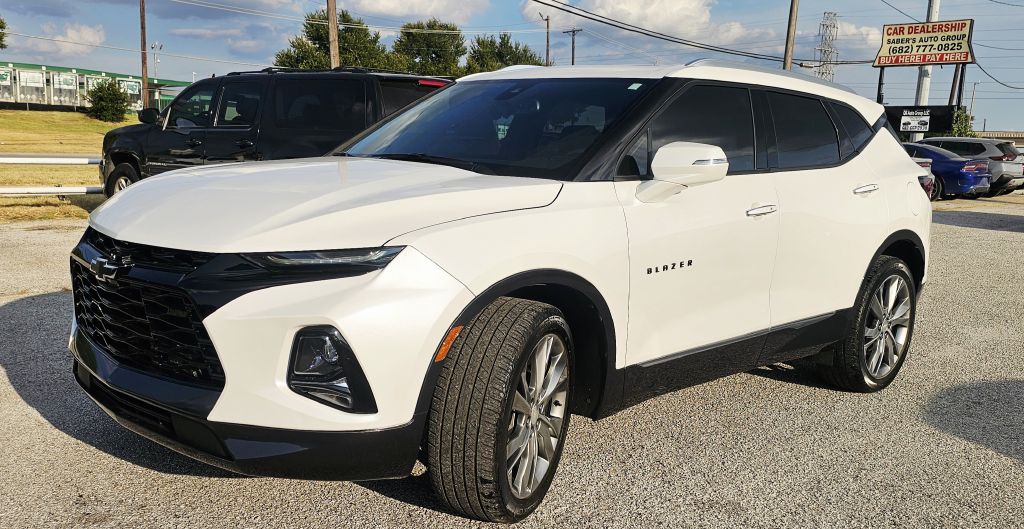 Photo 2 of this CHEVROLET BLAZER