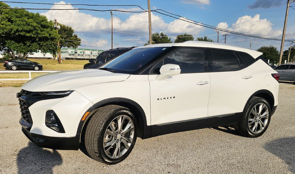 Photo 3 of this CHEVROLET BLAZER