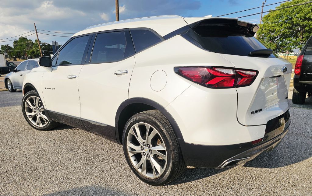 Photo 5 of this CHEVROLET BLAZER