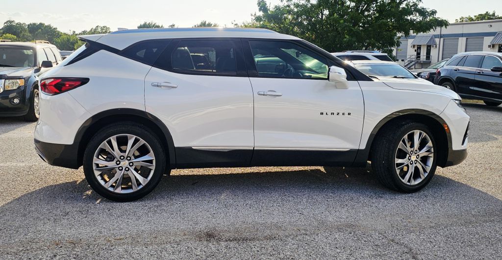 Photo 9 of this CHEVROLET BLAZER