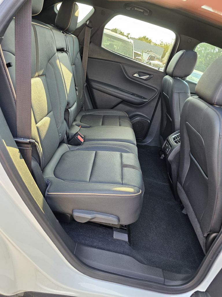 Photo 19 of this CHEVROLET BLAZER
