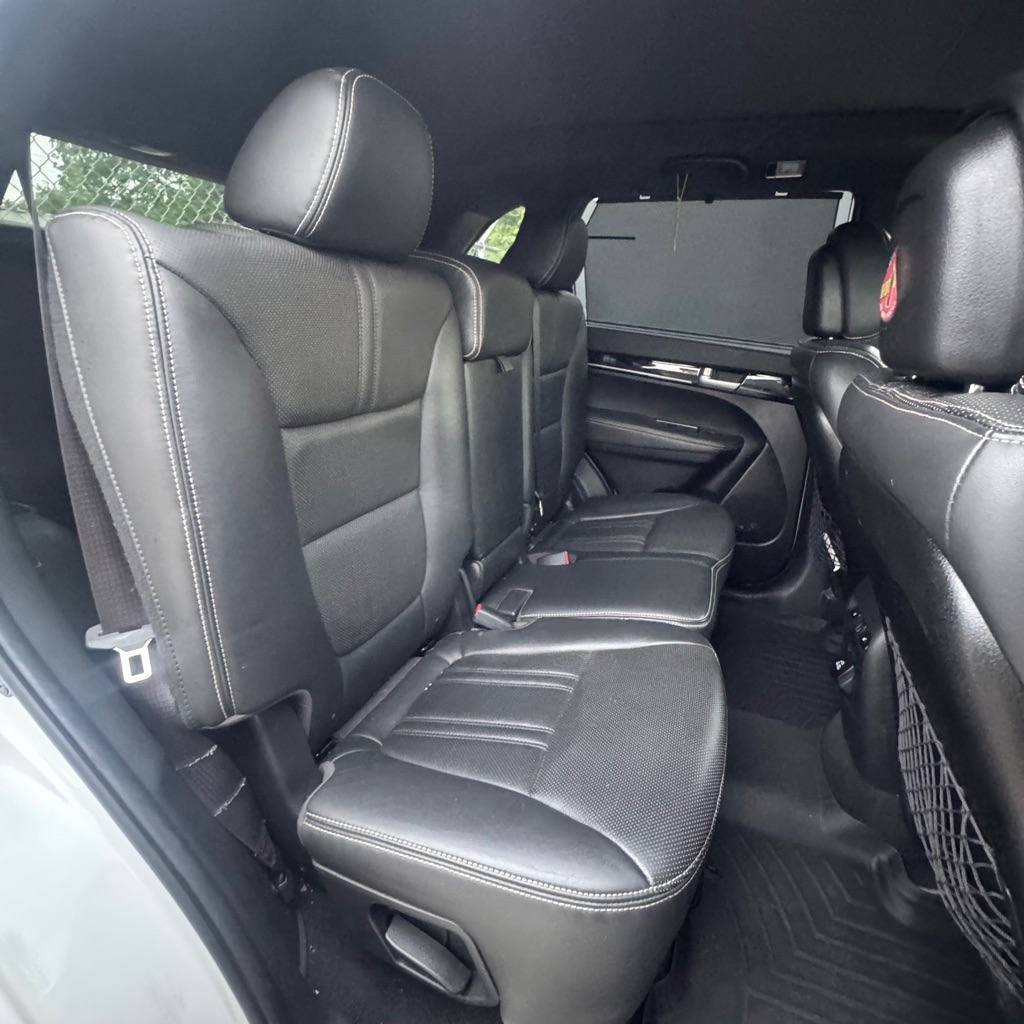 Photo 8 of this KIA SORENTO
