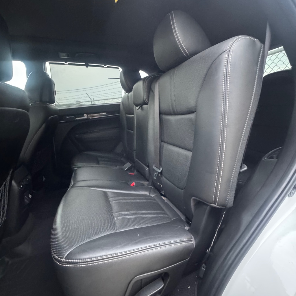Photo 7 of this KIA SORENTO