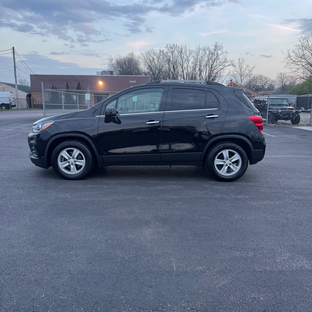 Photo 2 of this CHEVROLET TRAX