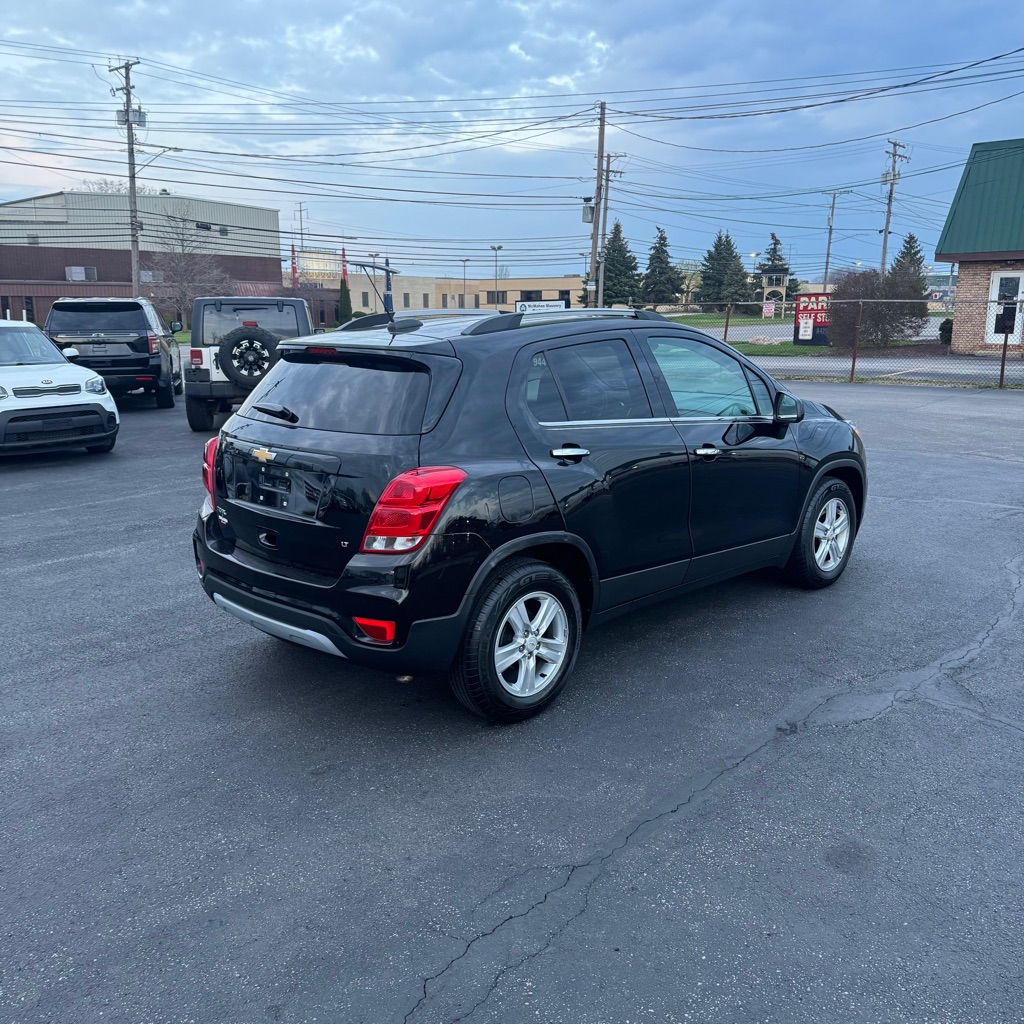 Photo 4 of this CHEVROLET TRAX