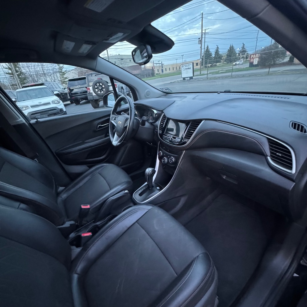 Photo 10 of this CHEVROLET TRAX