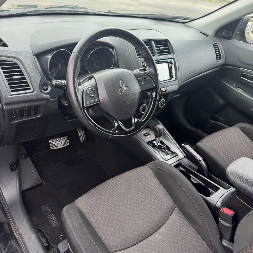 Photo 8 of this MITSUBISHI OUTLANDER SPORT