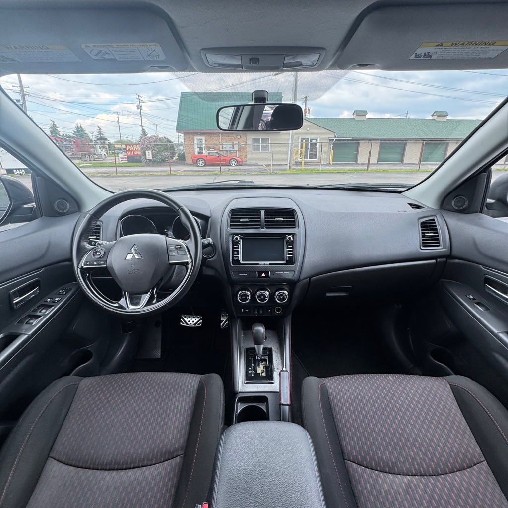 Photo 7 of this MITSUBISHI OUTLANDER SPORT