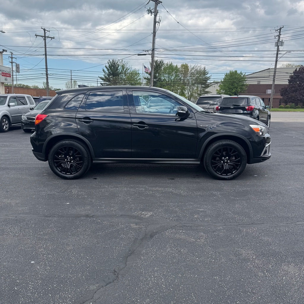 Photo 5 of this MITSUBISHI OUTLANDER SPORT