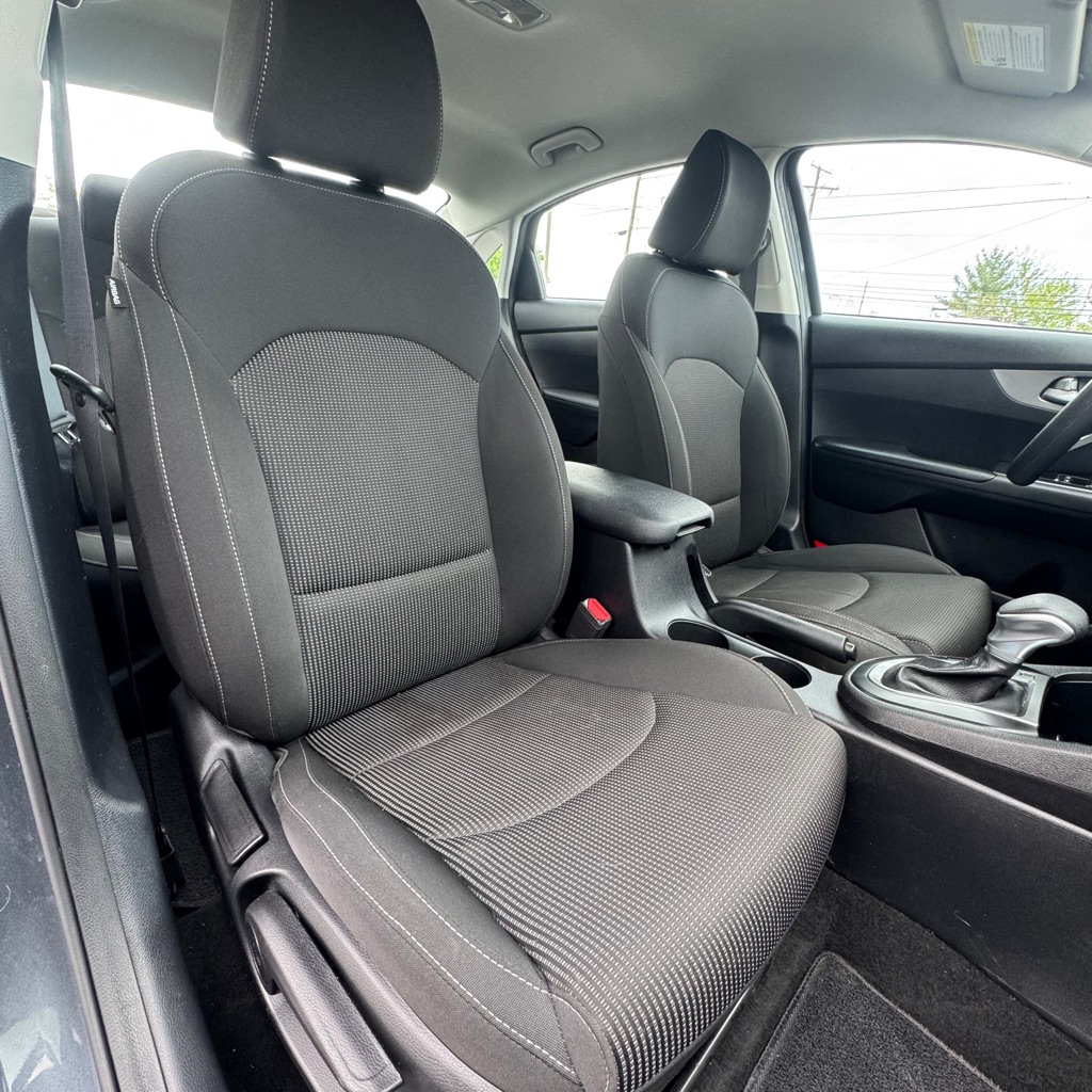 Photo 10 of this KIA FORTE