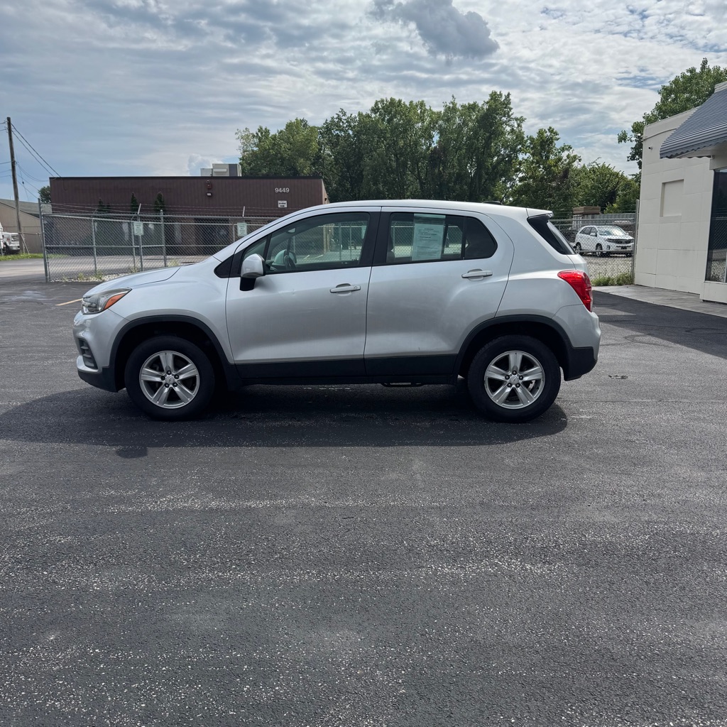 Photo 2 of this CHEVROLET TRAX