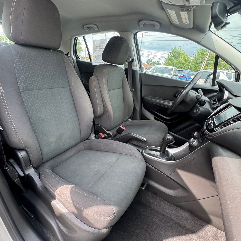 Photo 9 of this CHEVROLET TRAX