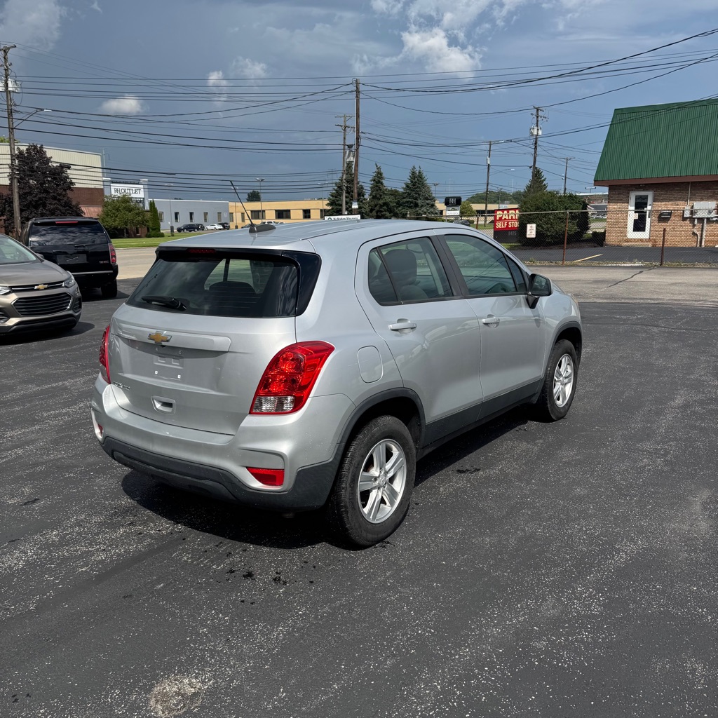 Photo 4 of this CHEVROLET TRAX