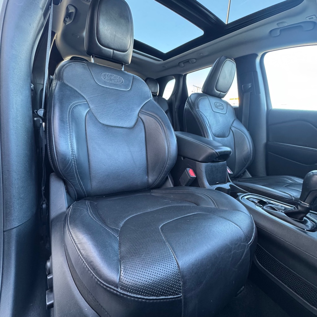 Photo 10 of this JEEP CHEROKEE