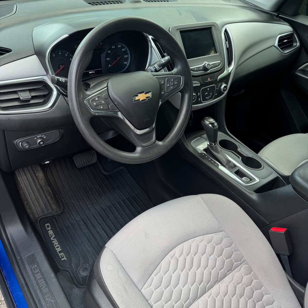 Photo 8 of this CHEVROLET EQUINOX