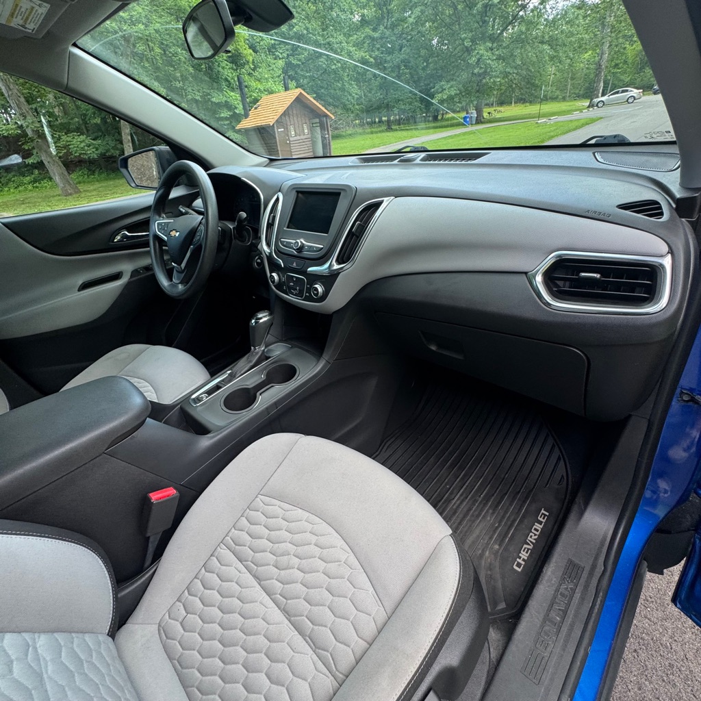 Photo 9 of this CHEVROLET EQUINOX