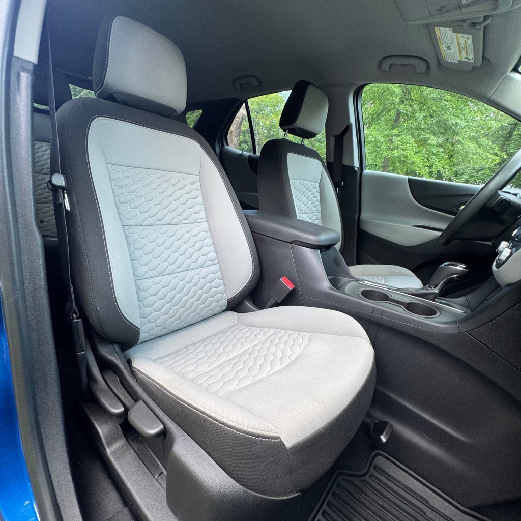 Photo 10 of this CHEVROLET EQUINOX